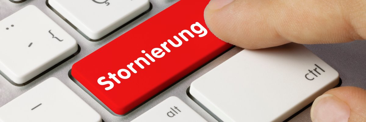 Stornierung - Wort auf roten taste. Stornierung - Wort auf roten taste.